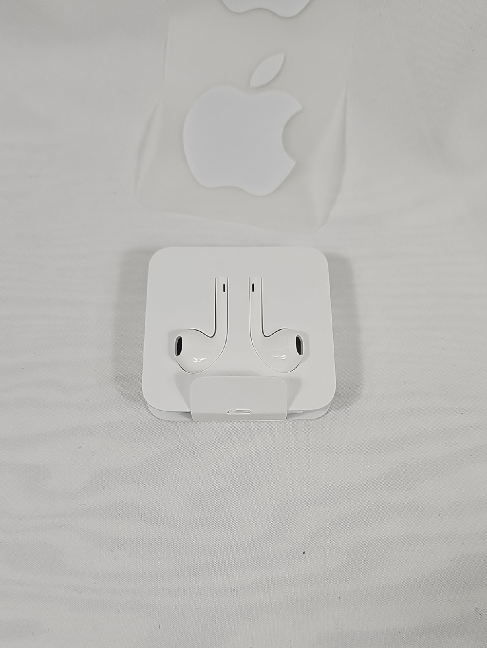Apple Wired Earbuds in White